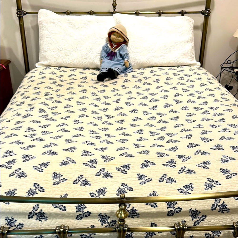 Domain Floral Cream and Blue Quilt Bedding